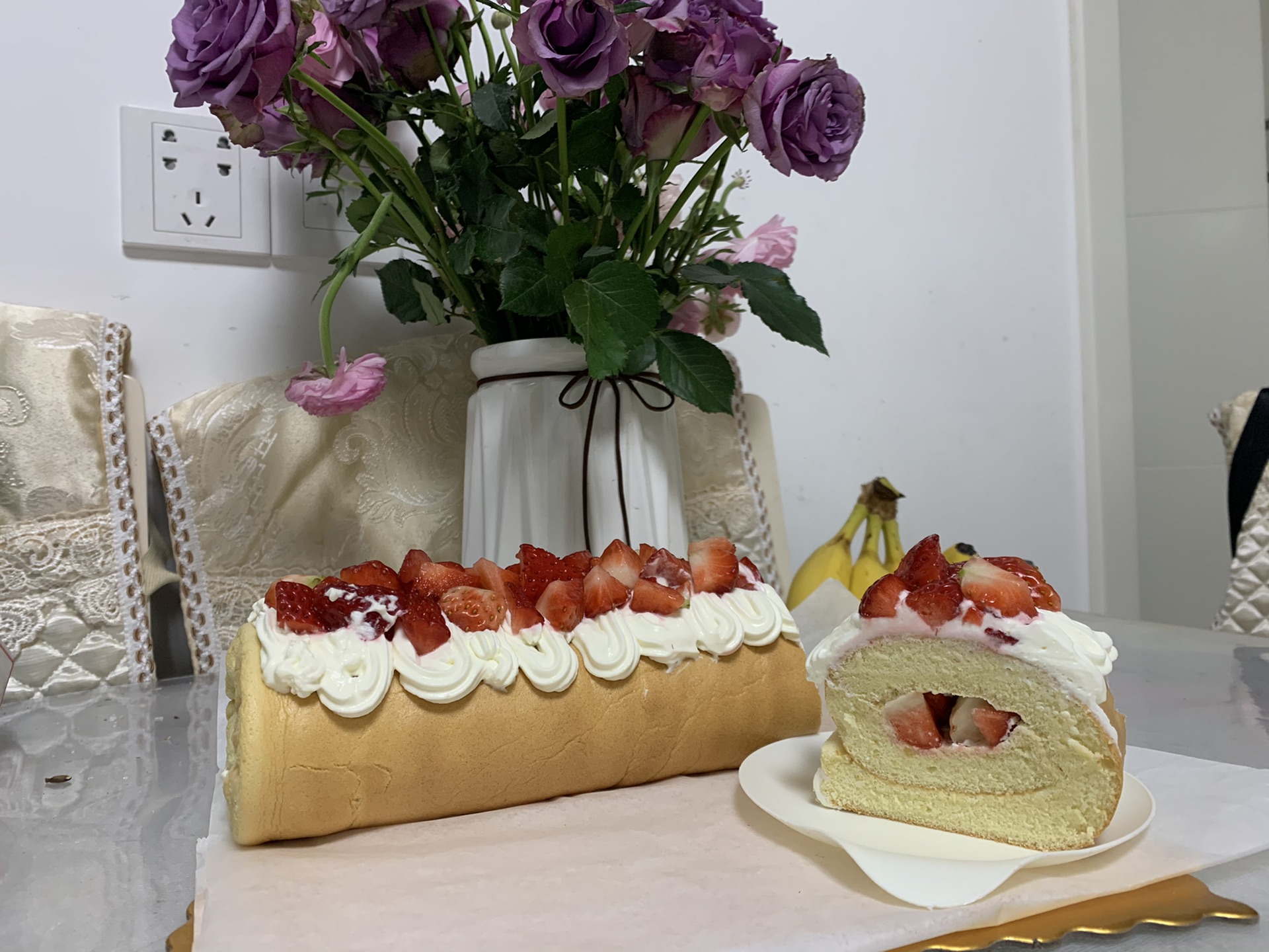 草莓蛋糕卷怎么做_草莓蛋糕卷的做法_妞妞仔仔多多_豆果美食