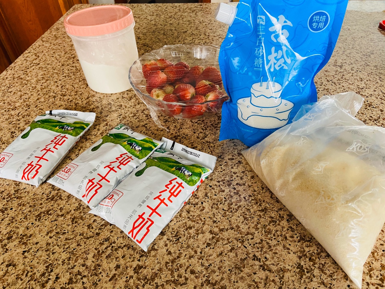 春天草莓椰蓉奶冻，奶香味和草莓的鲜美【图解】_三文鱼猫条